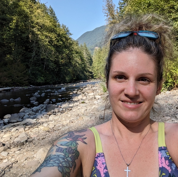 Meet your Posher, Megan - Picture 1 of 2